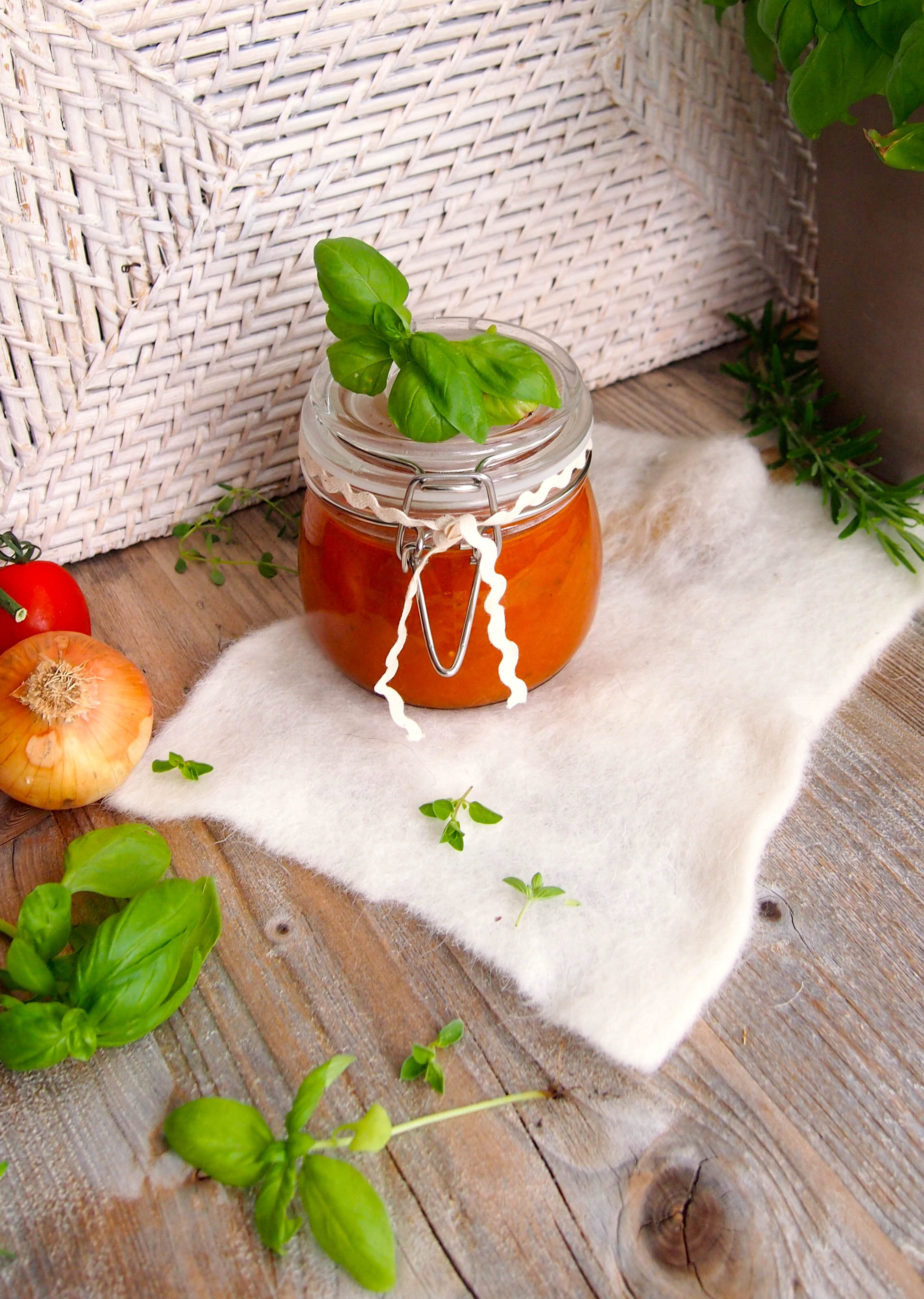 Original italienische Tomatensoße mit Burrata - blondieundbrownie.com