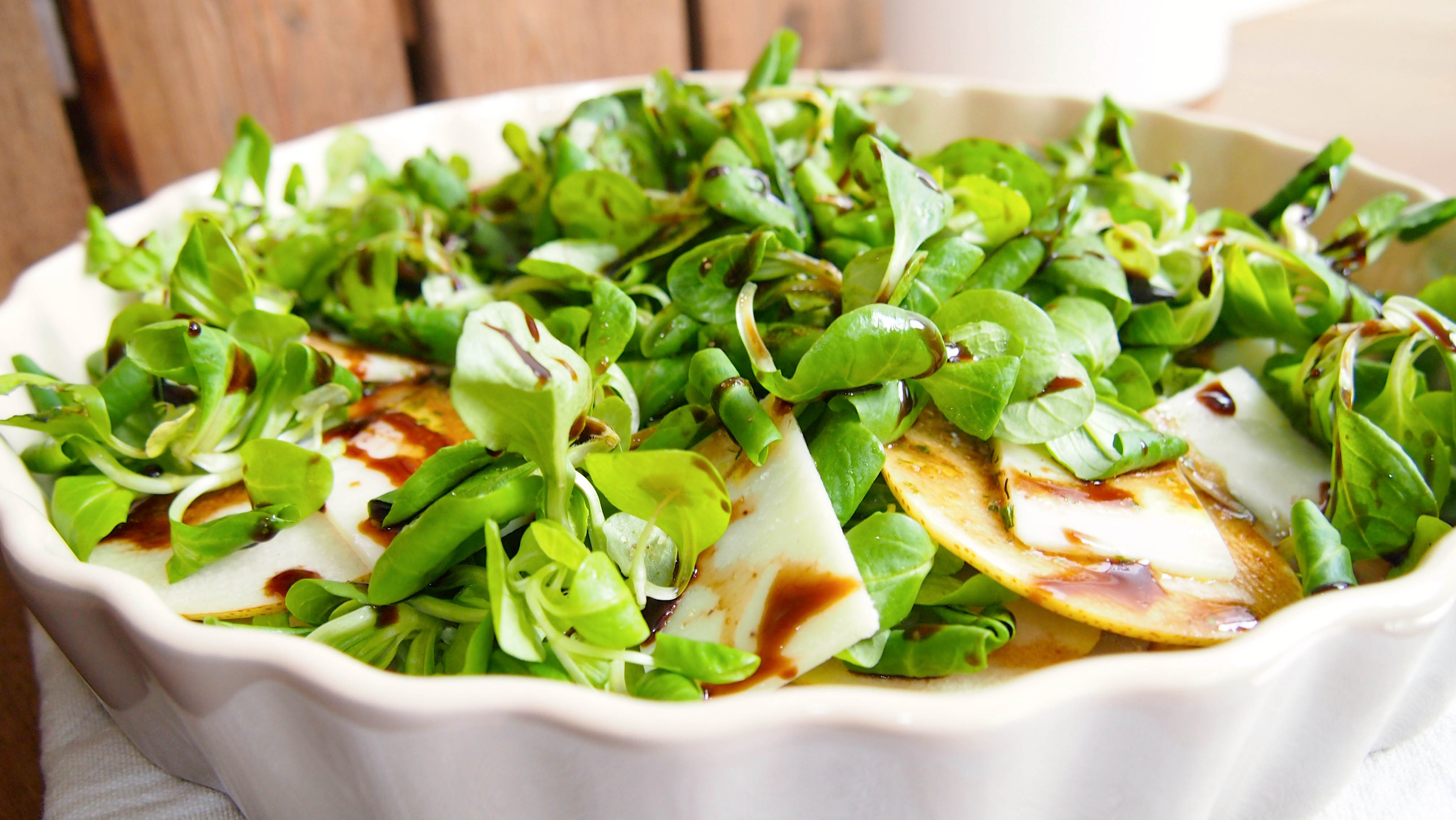 Parmesan- Birnen Salat mit Olivenzupfbrot - blondieundbrownie.com