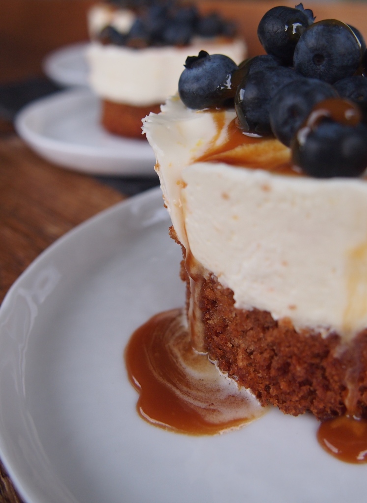 Walnuss-Orangen Törtchen mit Feigen/Blaubeeren - blondieundbrownie.com