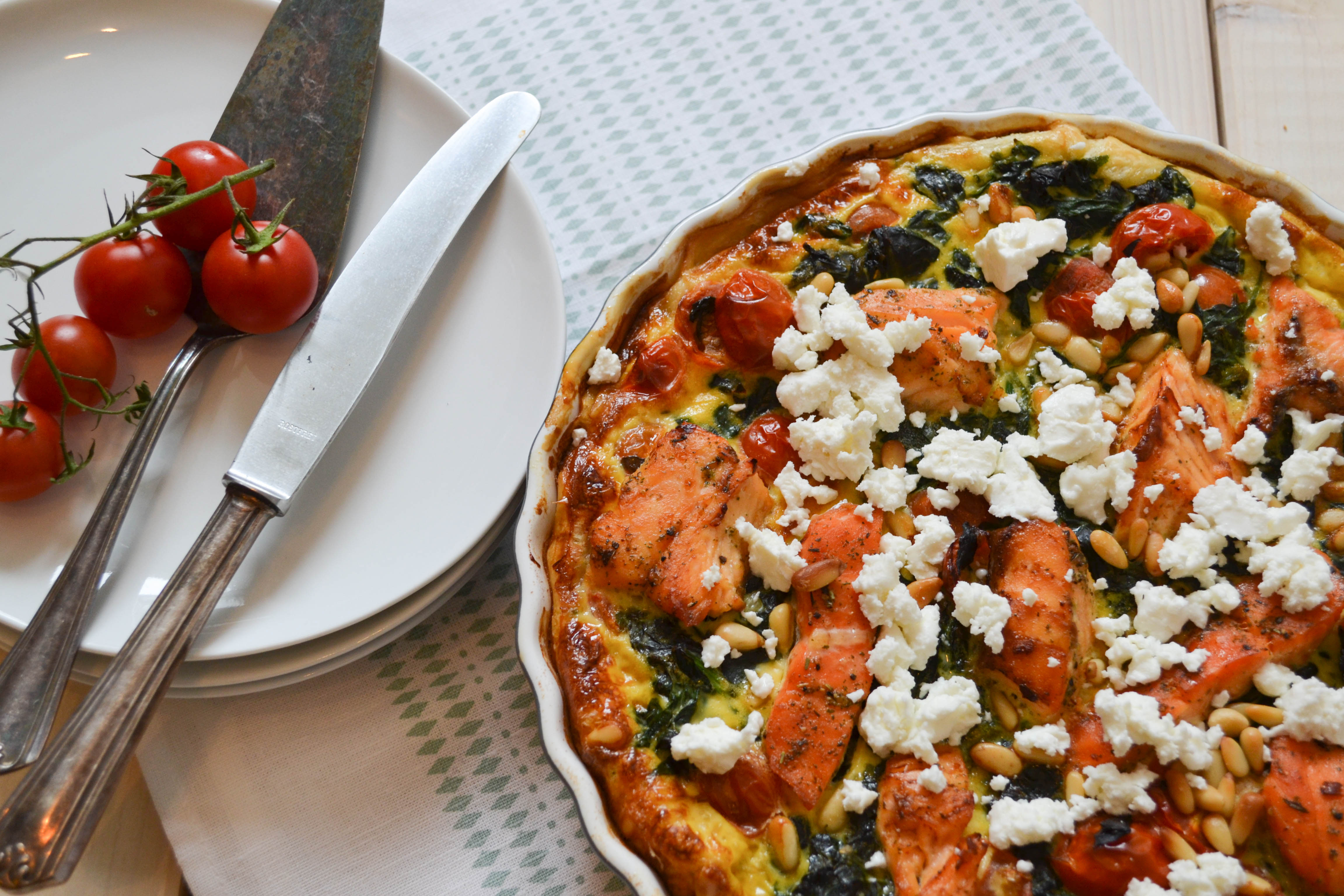 schnelles Mittagessen - Blätterteig-Quiche mit Spinat, Tomaten und ...