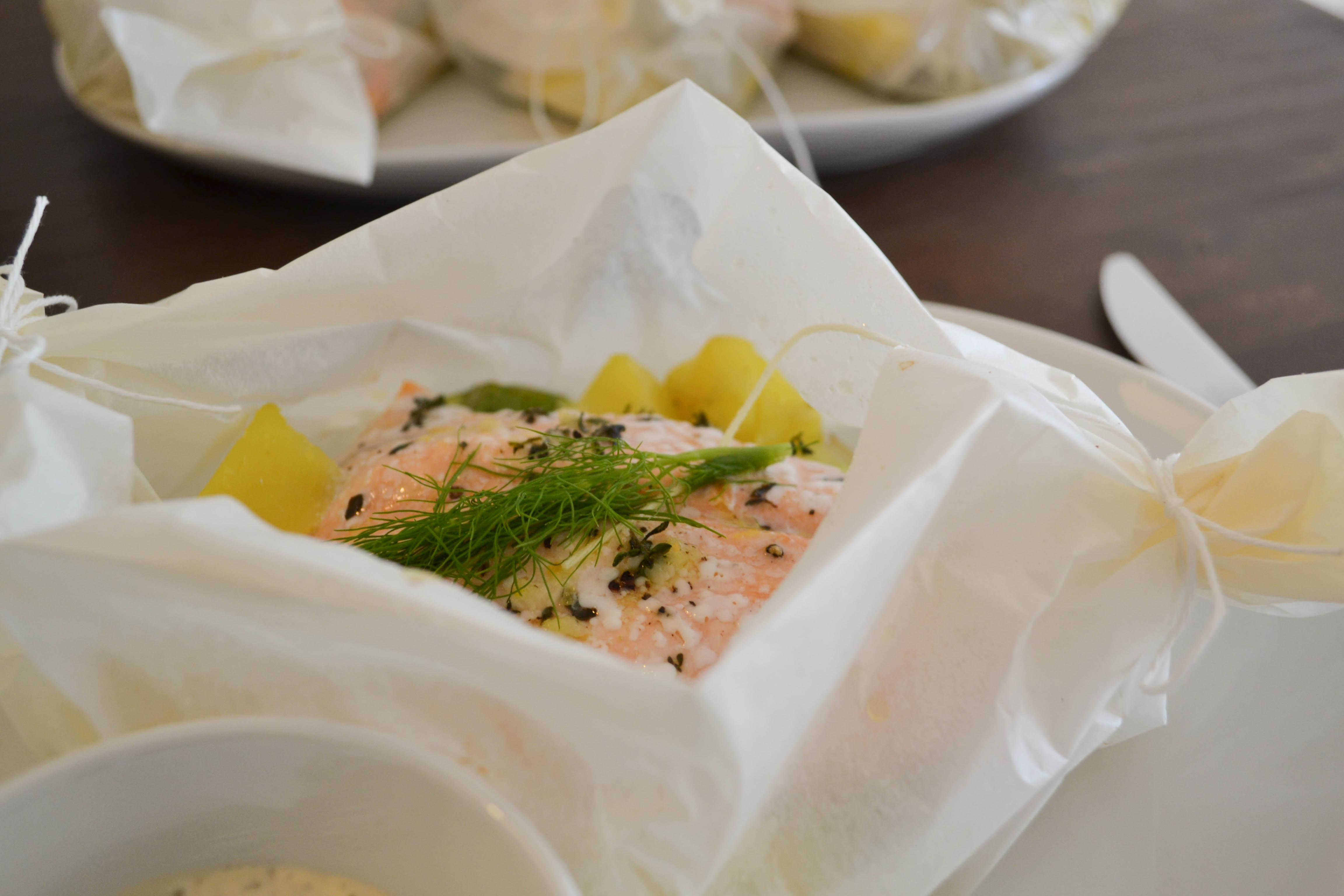 Lachspäckchen mit Gemüse und Dill-Aioli - blondieundbrownie.com