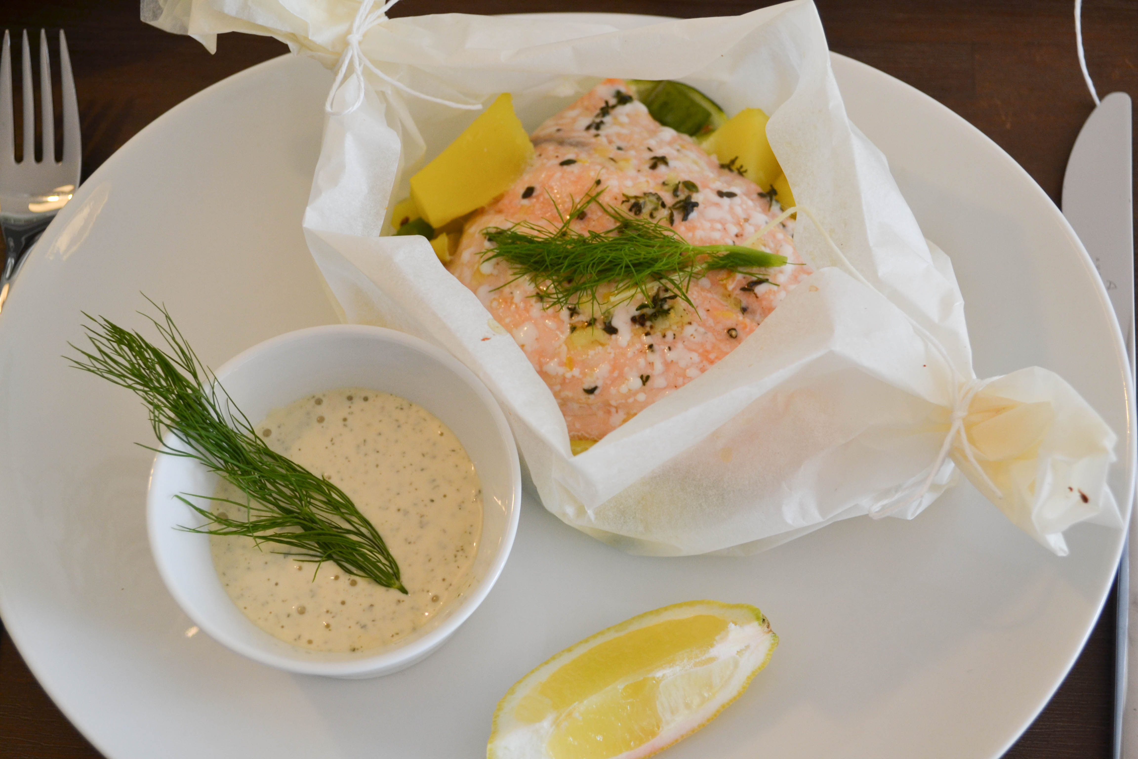 Lachspäckchen mit Gemüse und Dill-Aioli - blondieundbrownie.com