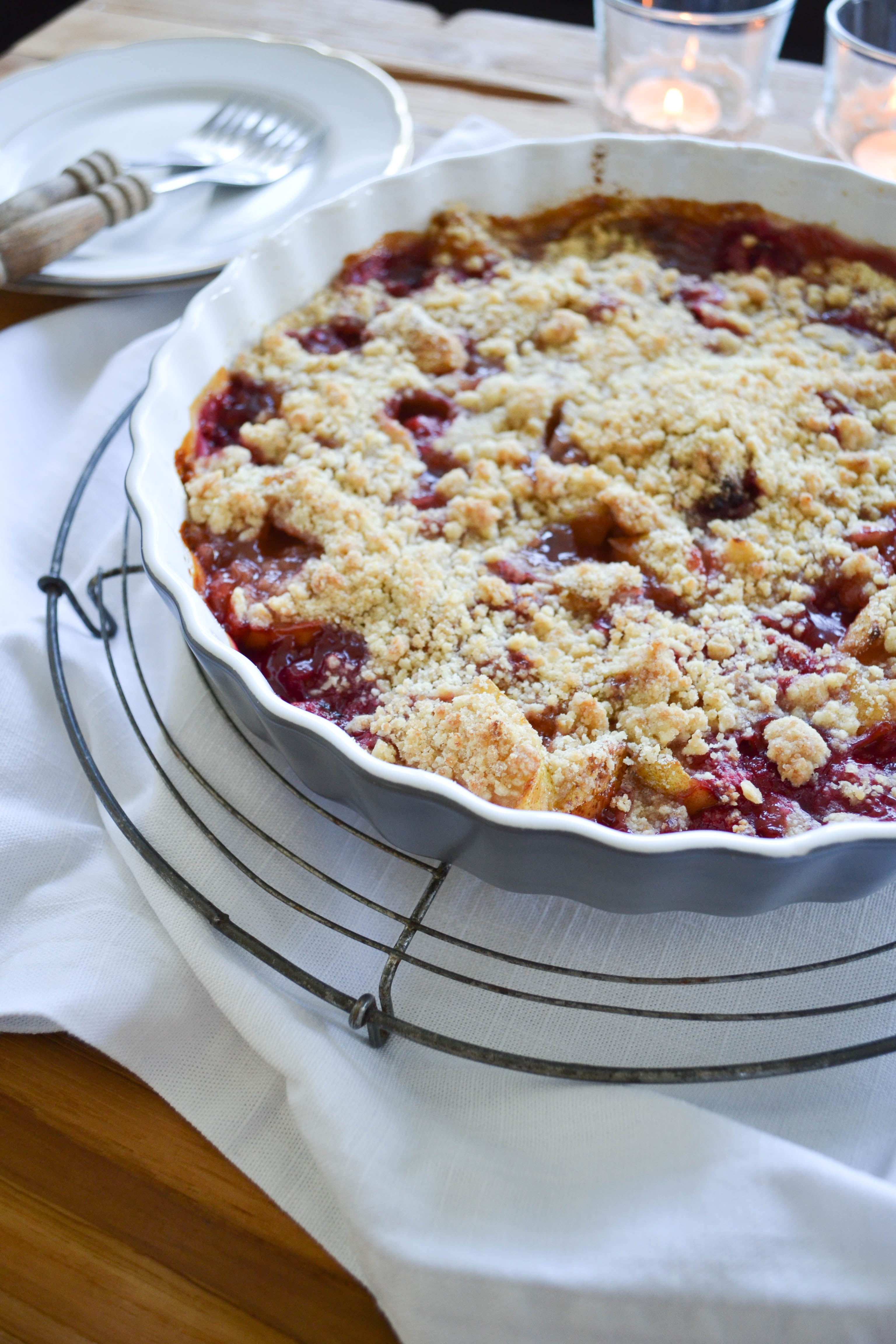 Birnen Crumble mit Himbeeren - blondieundbrownie.com